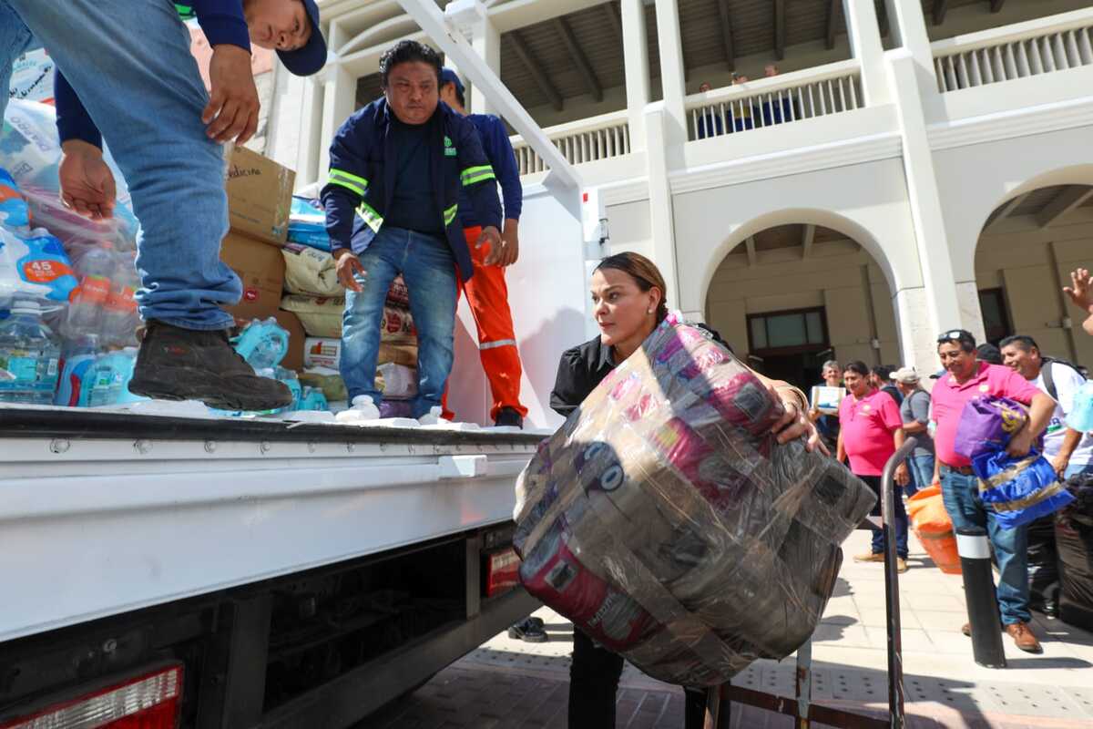 Camiones cargados con más de 10 toneladas de ayuda humanitaria parten rumbo a Veracruz para apoyar a las familias damnificadas. | Especial