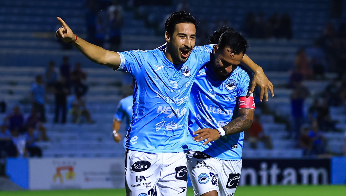 Eduardo Pérez festeja uno de sus goles con la Jaiba Brava.