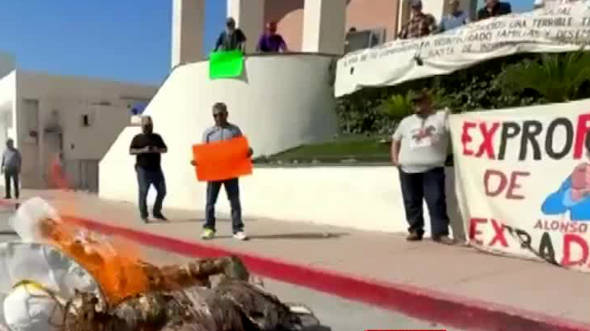 Exobreros de AHMSA marchan en Coahuila exigiendo pagos y reactivación laboral