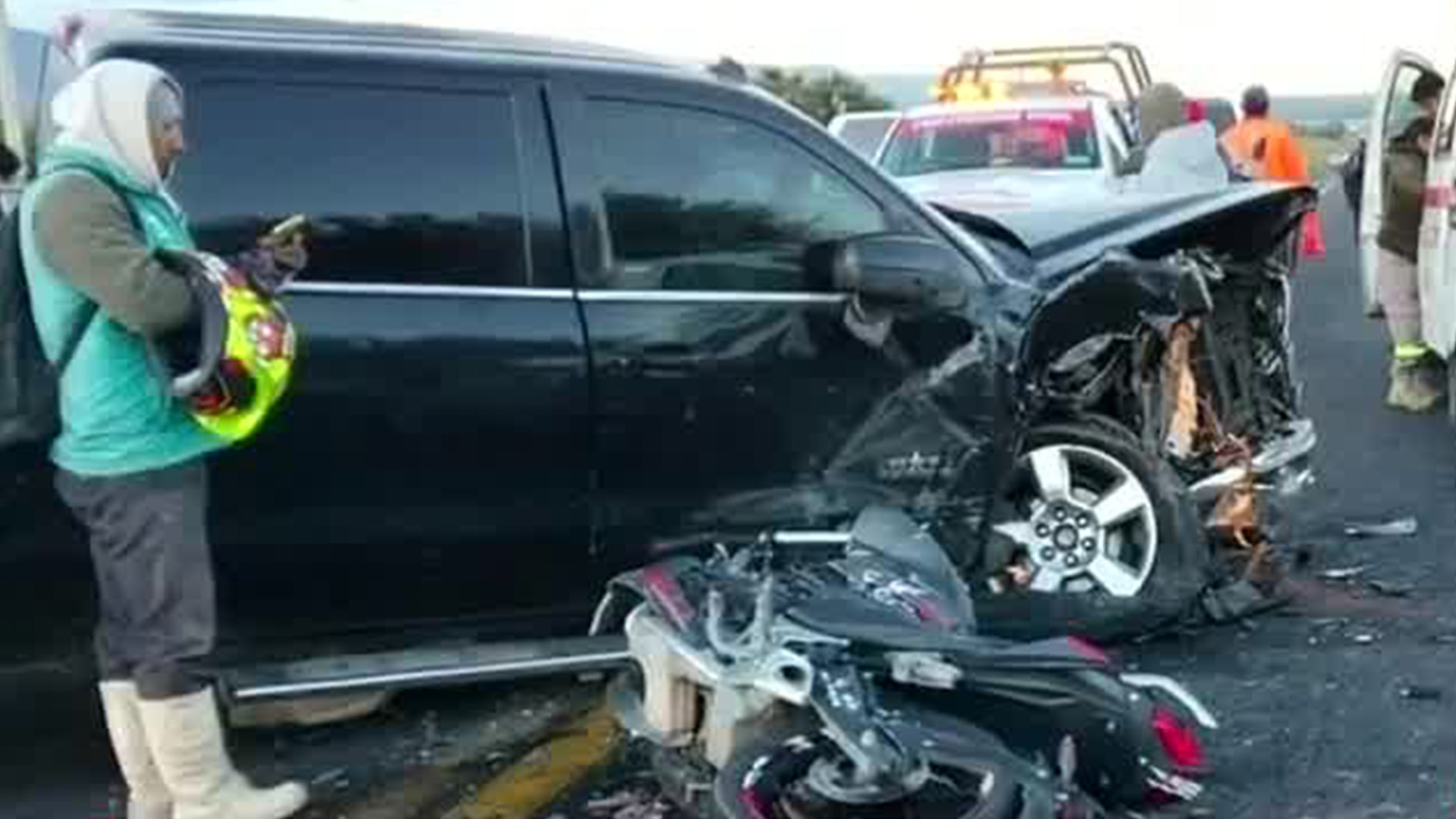 Fuerte choque en la carretera Tlacotepec-Tepanco deja a un motociclista grave y varios lesionados