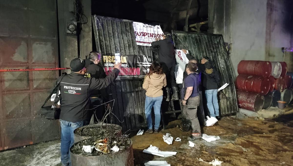 Tras el incendio en fábrica de colchones, autoridades municipales suspendieron operaciones. Especial