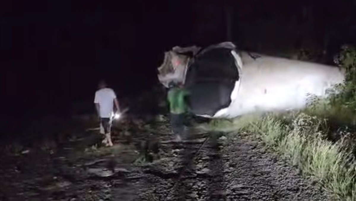 La pipa derrapó en el kilómetro 161 en la carretera federal 120. | Especial