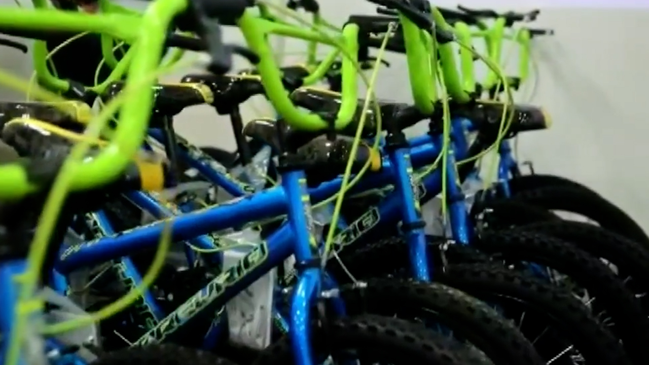 Tamaulipas entrega 100 bicicletas a estudiantes con programa “Ayúdame a Llegar”