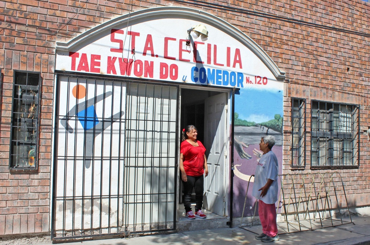 En Torreón, comedor Santa Cecilia sigue apoyando a migrantes. (Roberto Amaya)