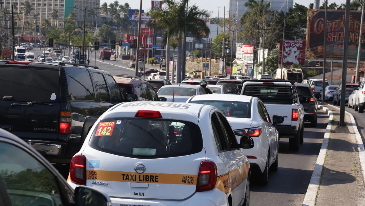 Tráfico en la avenida Hidalgo de Tampico. (Yazmín Sánchez)