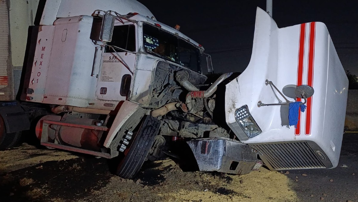 Tráiler choca contra muro en Nuevo Periférico de Tonalá, Jalisco (Vicente Torres Alfaro)