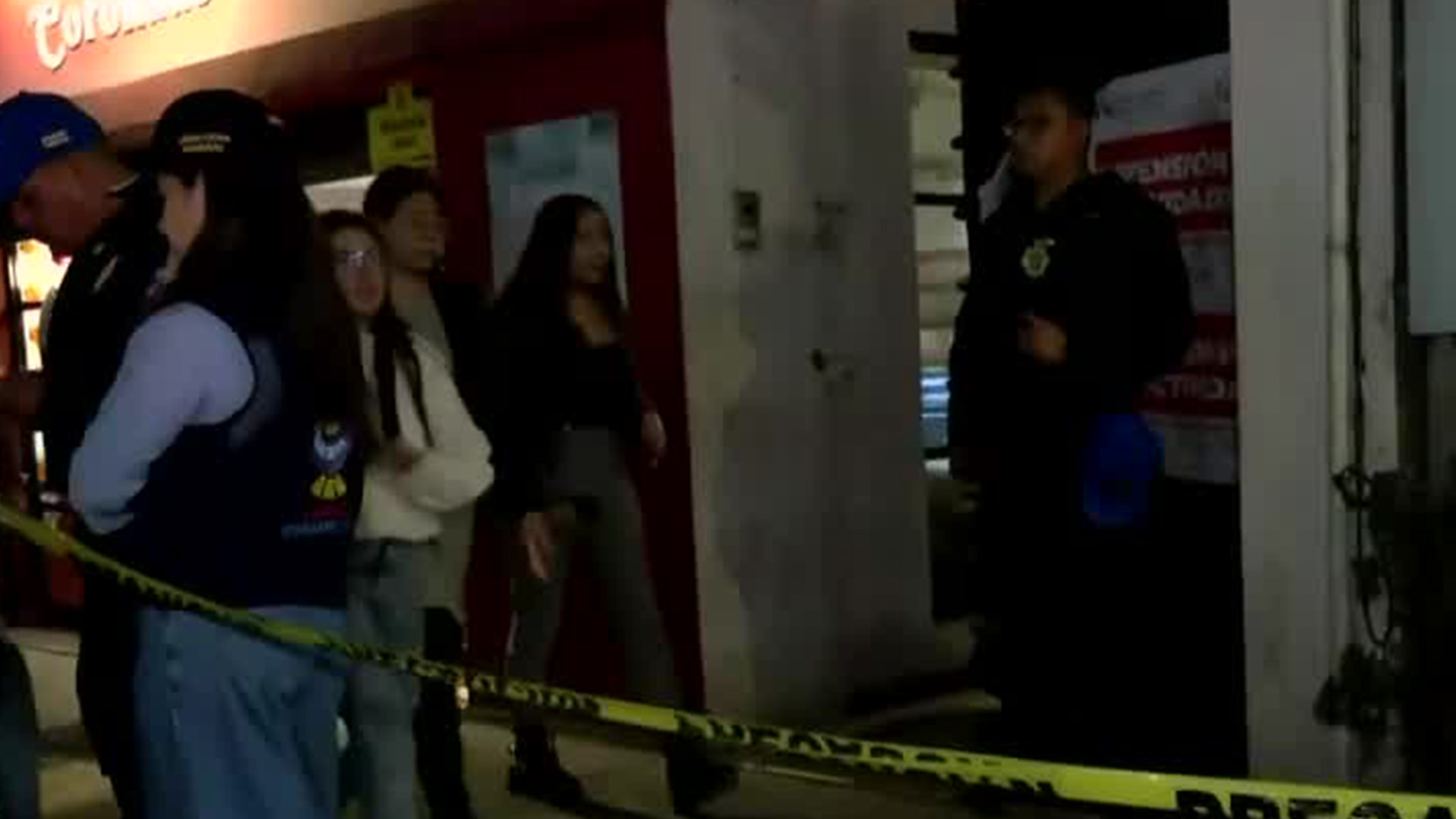 En la alcaldía Cuauhtémoc, detienen a tres personas por vender alcohol adulterado a menores