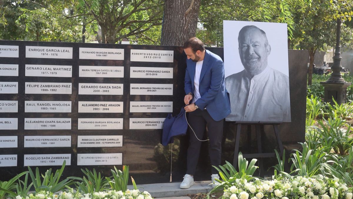El ayuntamiento sampetrino develó la placa metálica | Roberto Alanís