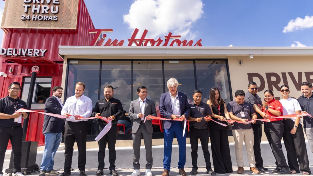Al corte del listón asistieron el alcalde de Juárez, Félix Arratia,  y Juan José  Gutiérrez Chapa, Presidente  de Tim Hortons México. Especial