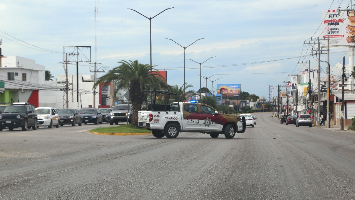 Elementos de la Guardia Estatal recorren las calles de Tampico. (Yazmín Sánchez)