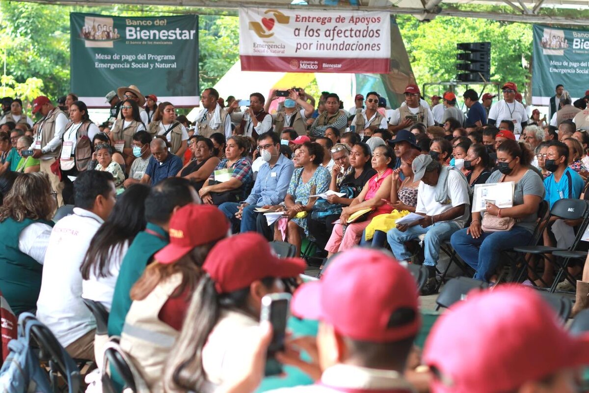 El gobierno inició hoy con la entrega de apoyos a las comunidades afectadas tras las intensas lluvias en diversos estados. | X
