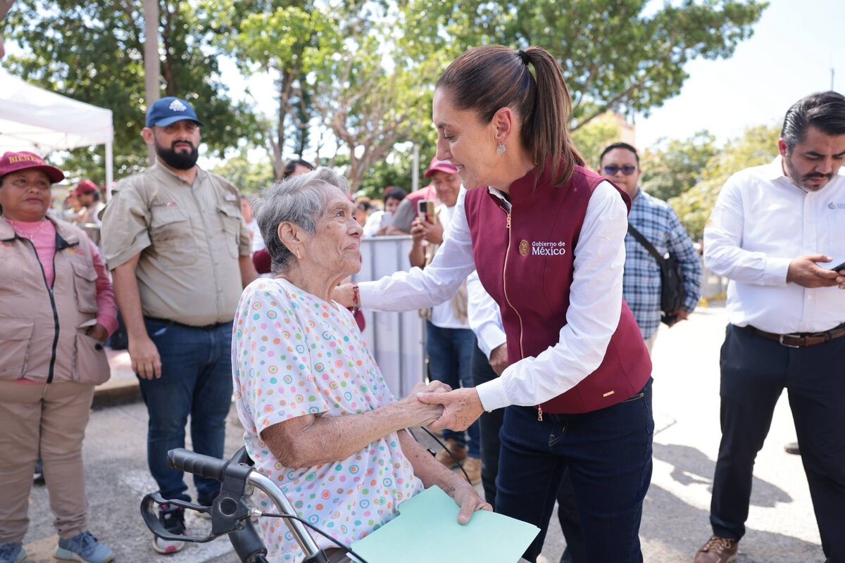 La Presidenta visitó nuevamente a la población afectada por las lluvias en Veracruz. | Especial