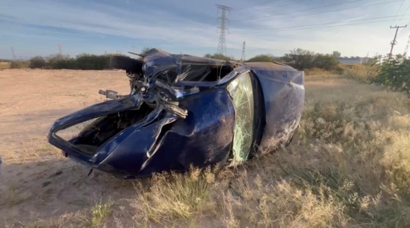 Vehículo compacto volcado tras choque en la carretera 25 | Especial