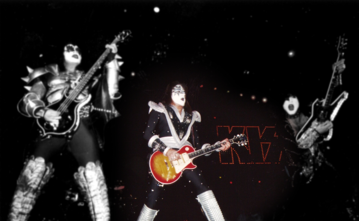Ace Frehley (centro), guitarrista y miembro fundador de la banda Kiss. (Wikimedia Commons)