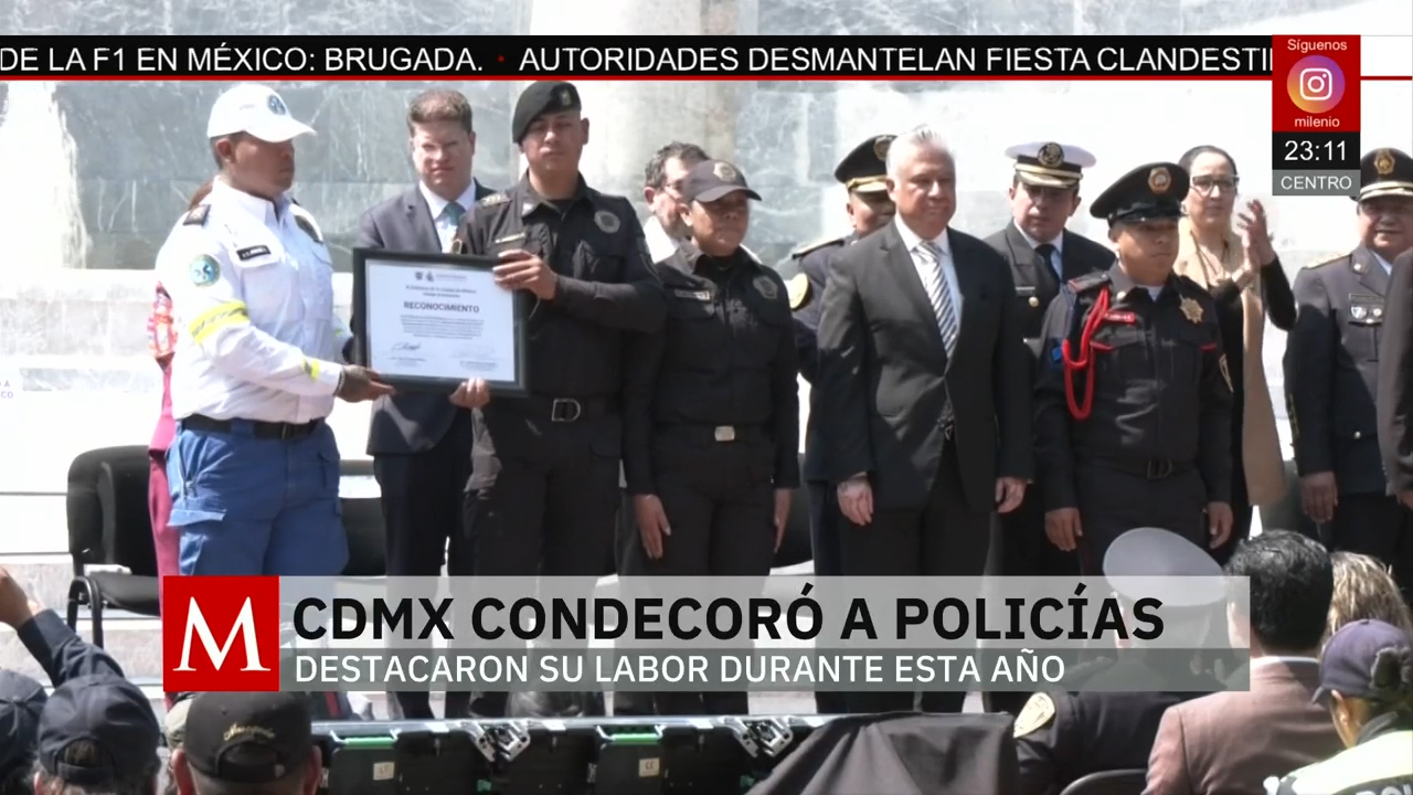 CdMx condecora a policías afectados por la marcha del 2 de octubre