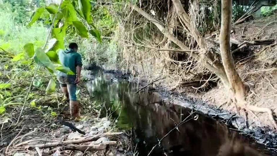 Derrame de petróleo en Veracruz deja miles sin agua y severos daños al campo