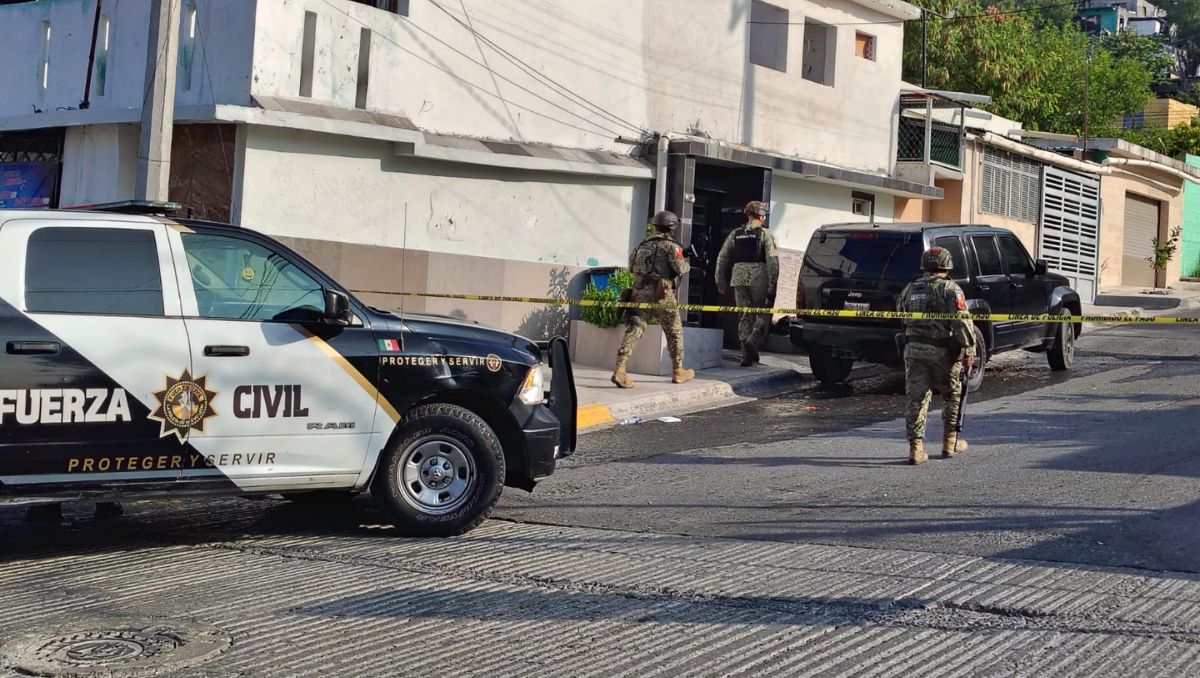 El enfrentamiento dejó un policía lesionado y dos detenidos. Agustín Martínez