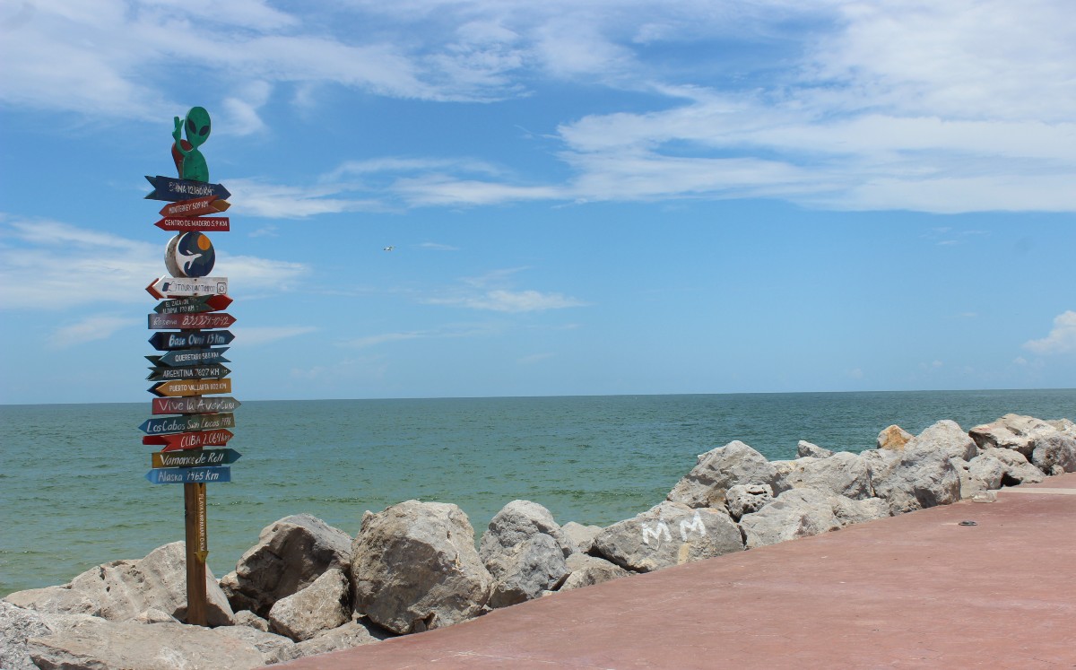 Escolleras de Playa Miramar. | Sergio Sánchez