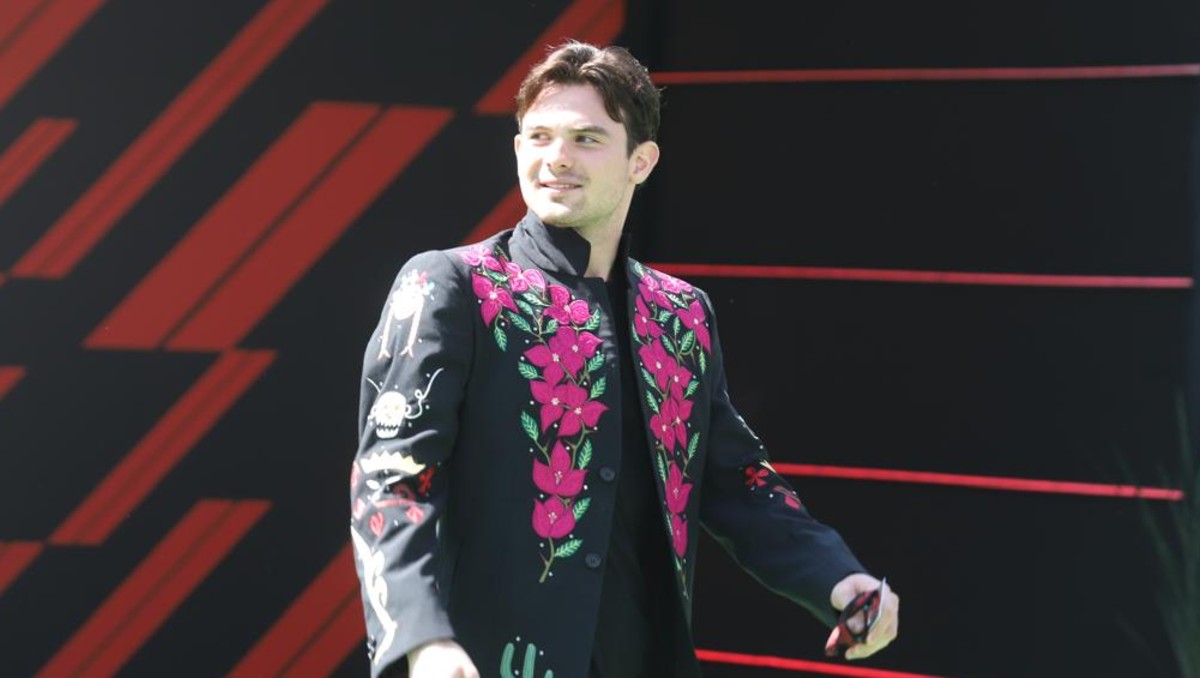 Así fue el espectacular el outfit que Patricio O'Ward lució en su llegada al GP de México 2025 (Jorge Carballo)