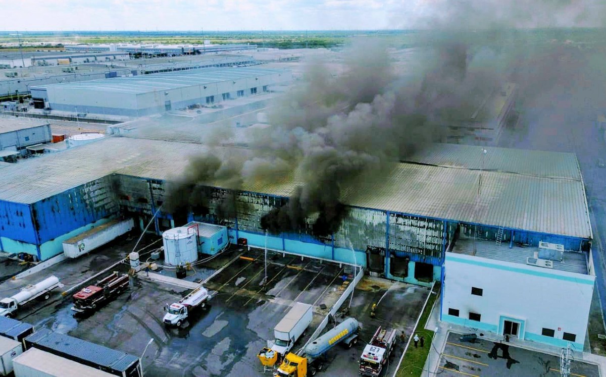 Se incendia maquiladora en Reynosa; evacúan a trabajadores. | Protección Civil Reynosa