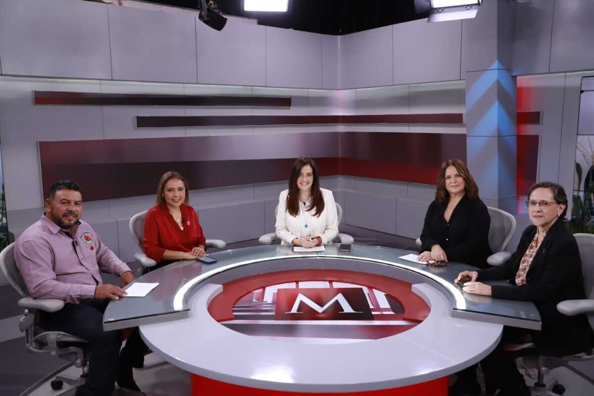 Panelistas comparten su punto de vista sobre la agricultura y cómo gestionarla.