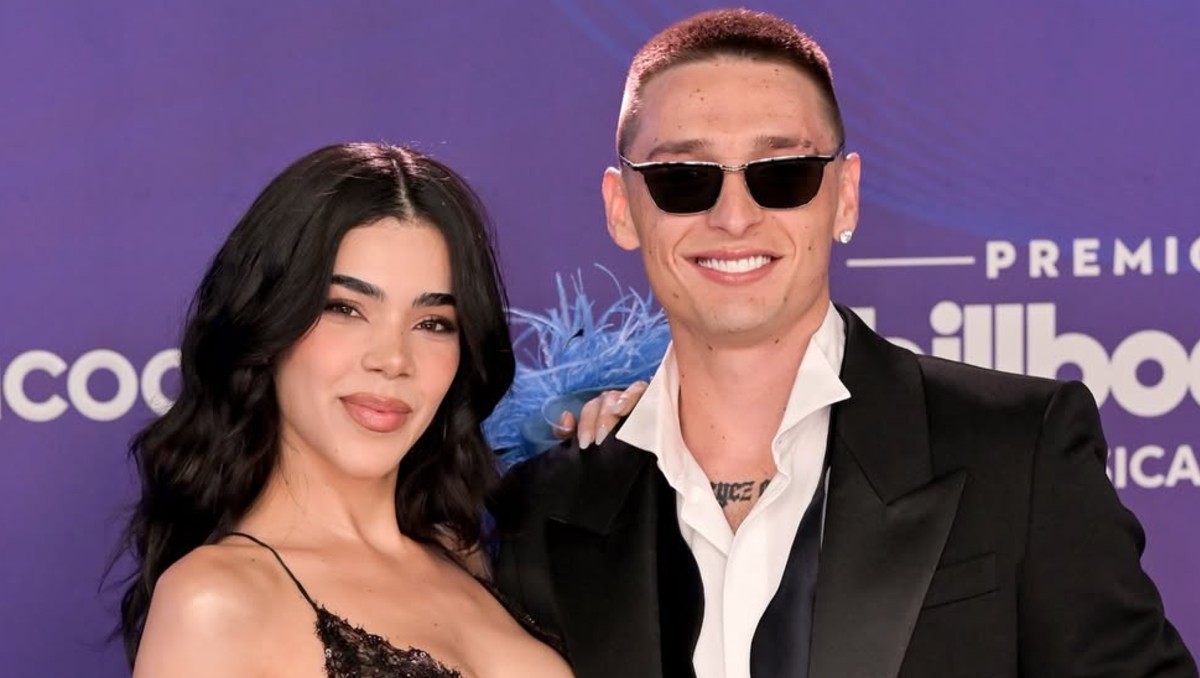 Peso Pluma y Kenia Os protagonizan romántico momento Premios Billboard. | FOTO: Billboard