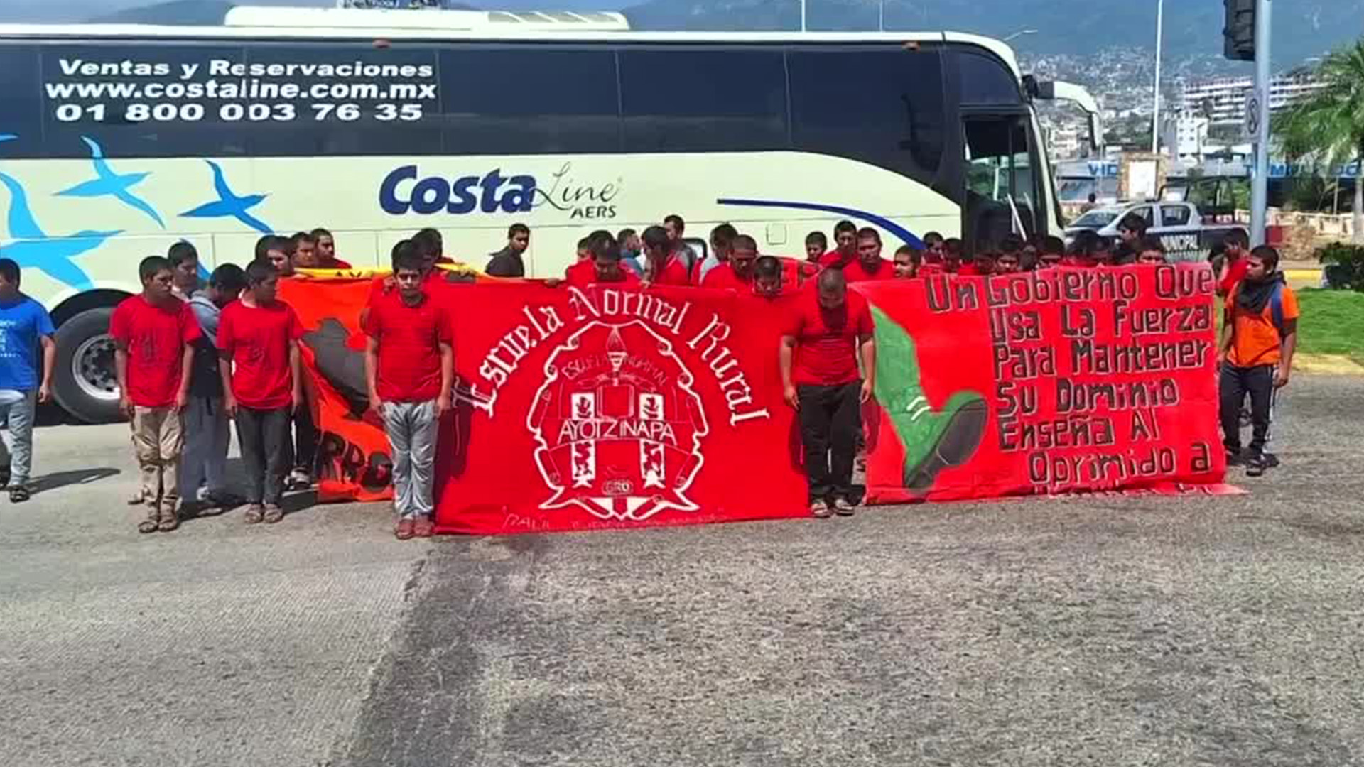 Ayotzinapa a más de 11 años normalistas protestan en Acapulco por los 43 desaparecidos
