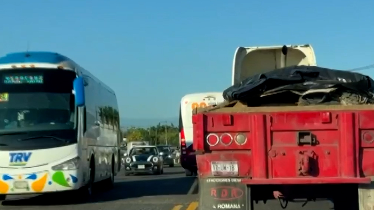 Cierran autopista Veracruz-Xalapa tras explosión de pipa y choque múltiple