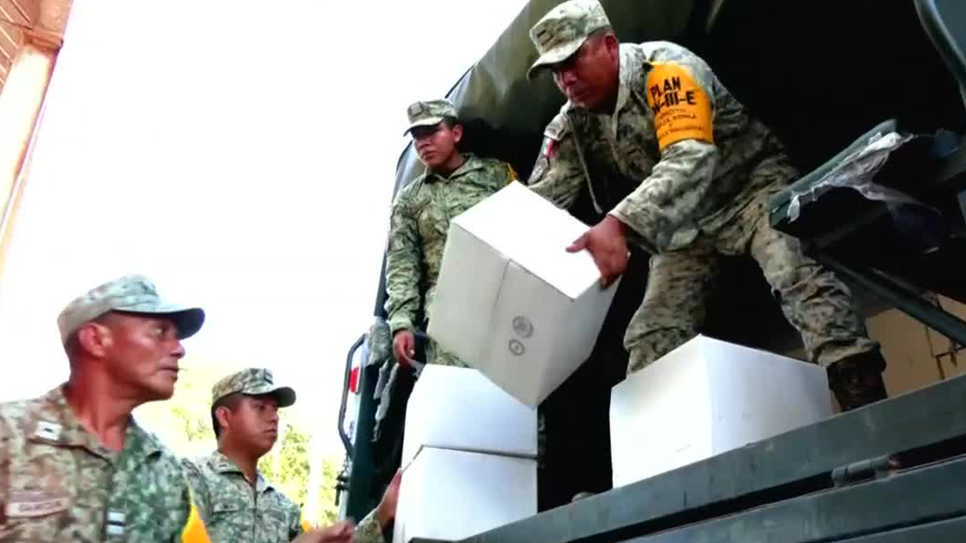 Ejército y Guardia Nacional rescatan a 40 personas tras lluvias en Sierra Norte de Puebla
