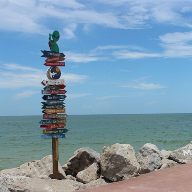 Escolleras de Playa Miramar. | Sergio Sánchez