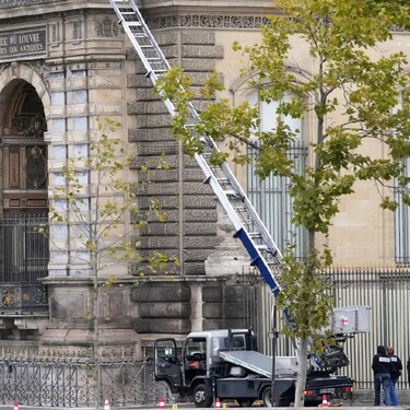 Fabricante del elevador usado en el robo al Louvre se burla del atraco