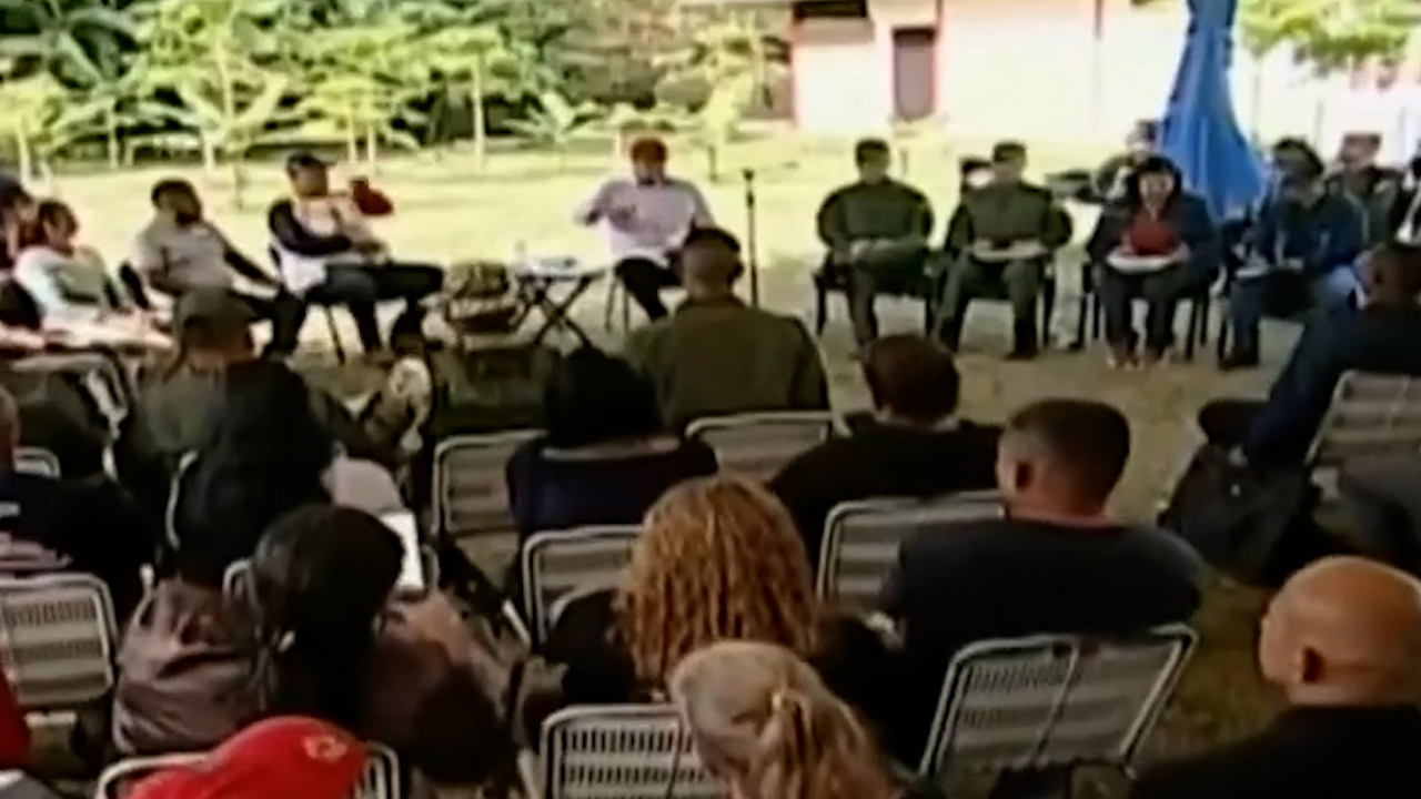 Maduro responde al aumento militar de EE.UU. en el Caribe