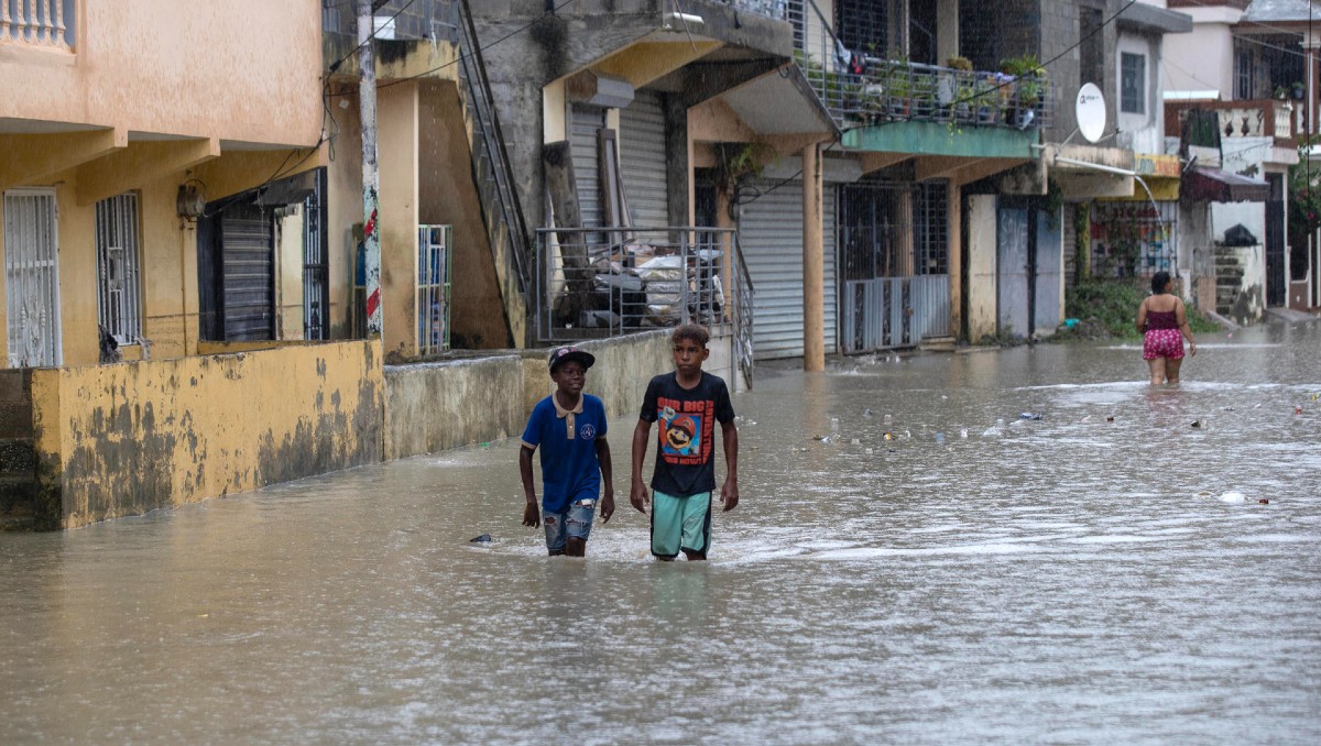 Melissa podría descargar un total de 38 a 63 centímetros de lluvia