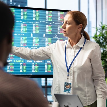 Impulsados por la necesidad prestar a empresas.