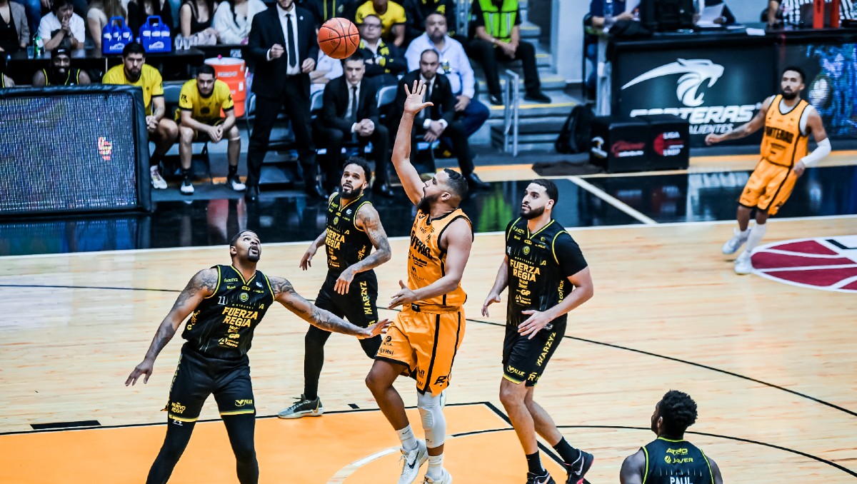 Panteras de Aguascalientes responden ante Fuerza Regia en la Final de Zona de la LNBP