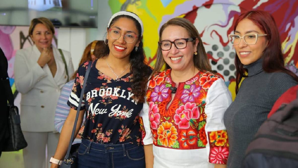 Azucena Cisneros informó que se construirán 27 casa del Adolescente en Ecatepec. Foto: (Especial)