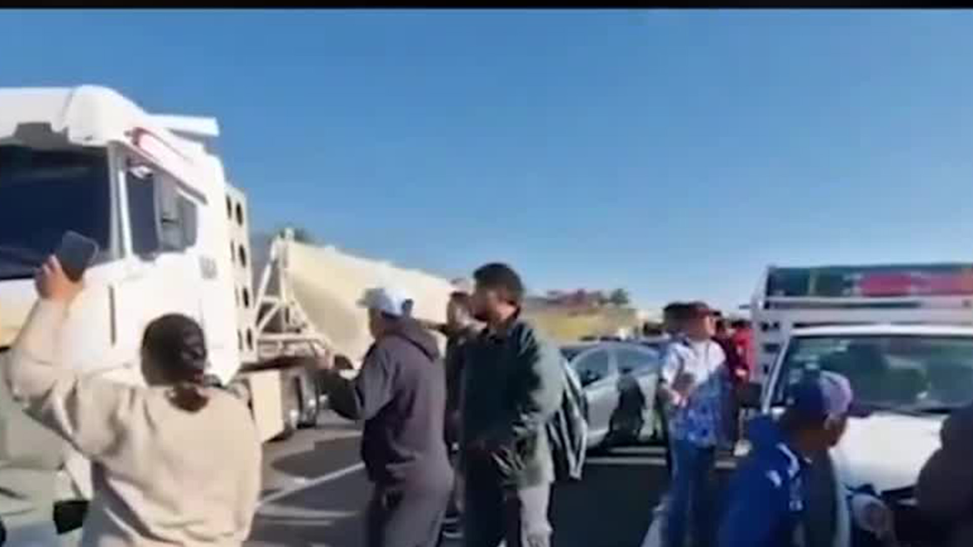 Bloqueo en la autopista Atlixcáyotl para exigir la búsqueda de Jessica Portillo en Puebla
