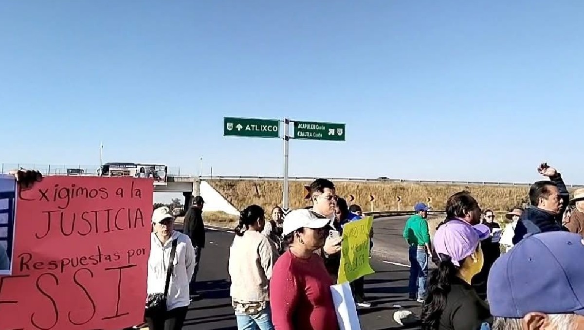 Bloqueo en la autopista Atlixcáyotl | Especial