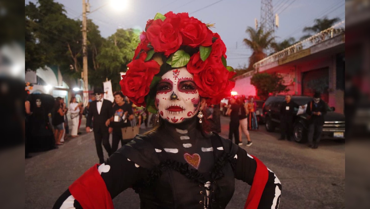 Las catrinas tomaron las calles de Tlaquepaque para el desfile tradicional (Dalia Rojas)