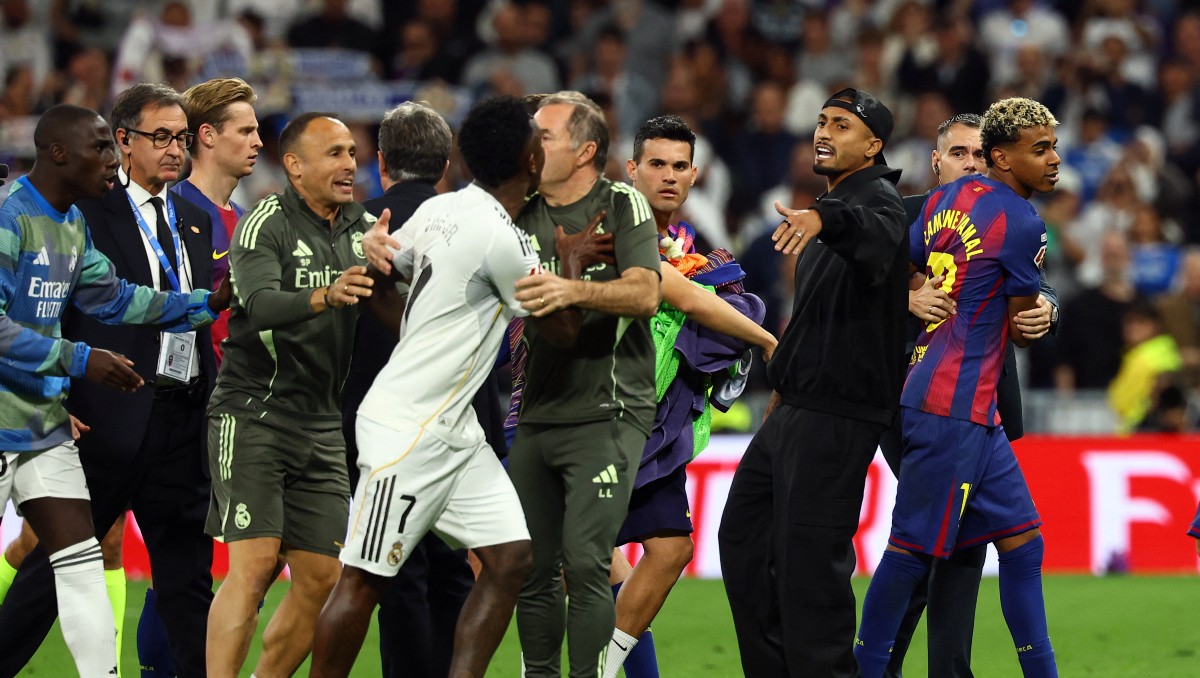 Clásico español termina en conato de bronca tras encare de jugadores (Reuters)