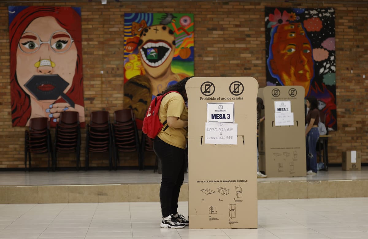 En Colombia, los votantes superaron todas las estimaciones sobre la participación en la consulta. | EFE