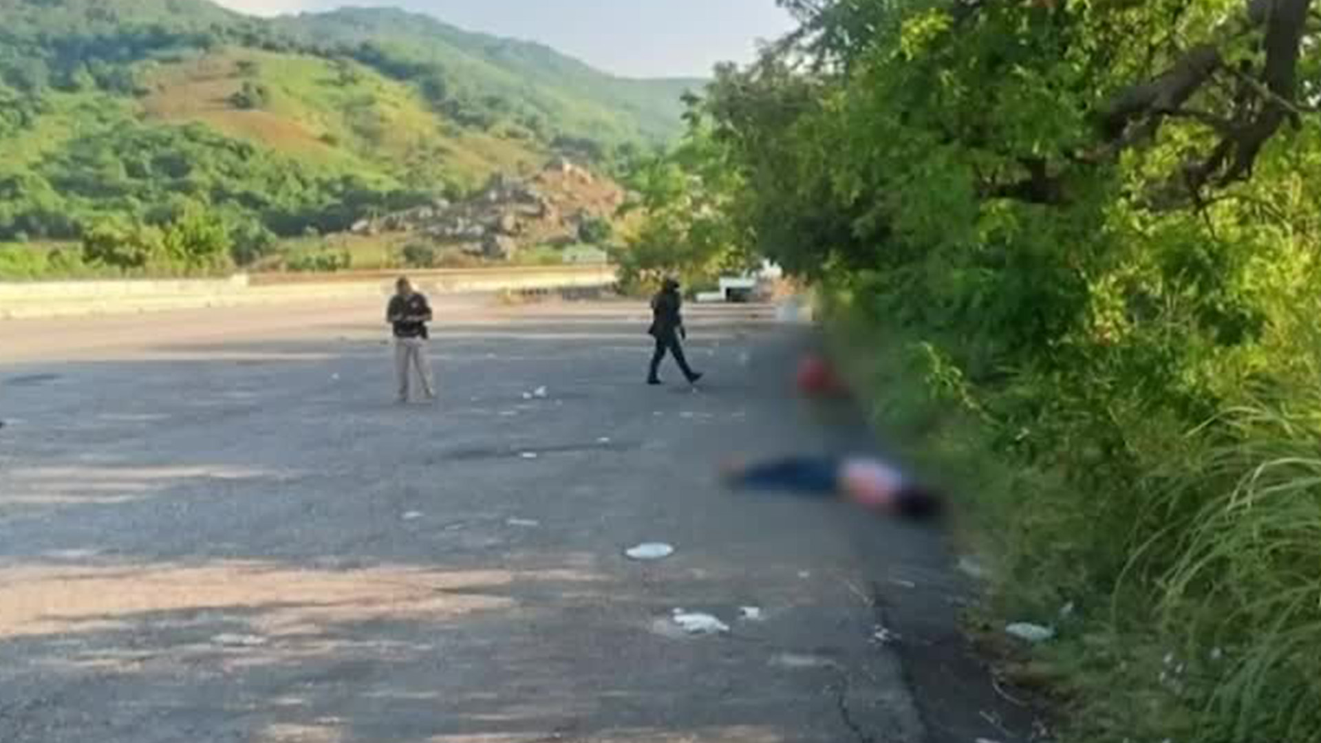 En Guerrero, localizan dos cuerpos de hombre y mujer con lesiones de alambre en el cuello