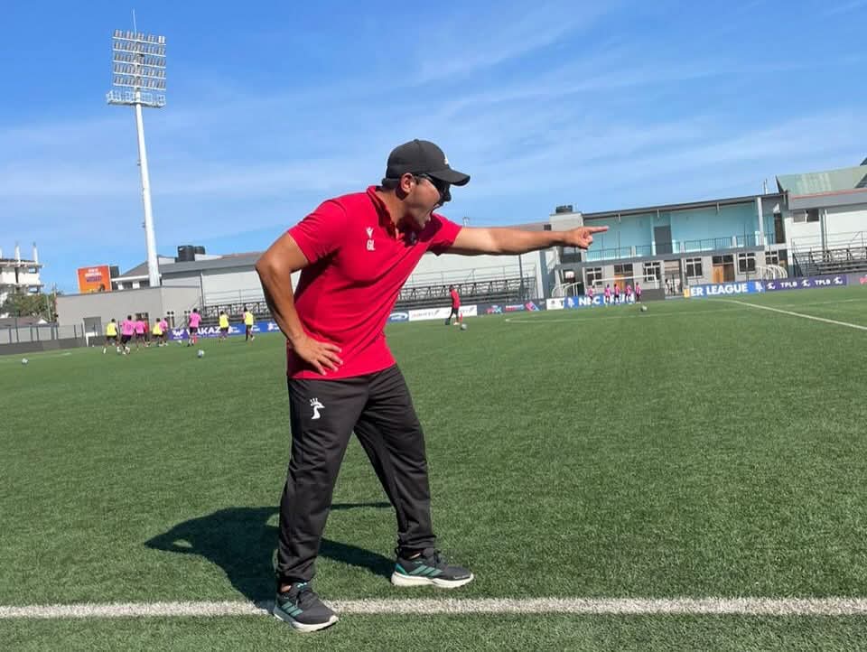Gustavo Leal triunfa en Tanzania con equipo femenil de fútbol