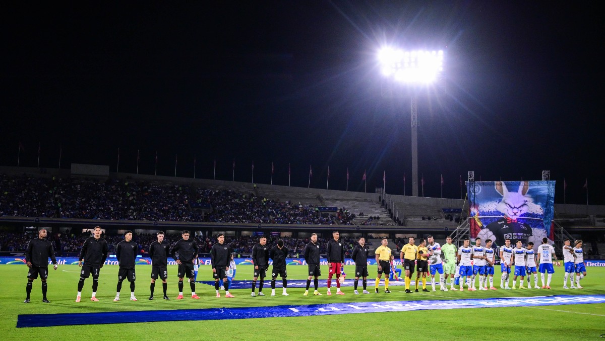 Muere aficionado en el estacionamiento de CU tras el juego de Cruz Azul y Monterrey (Imago7)