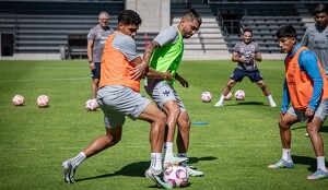 Rayados entrena en la Ciudad de México tras caer ante Cruz Azul en la Liga MX 2025.