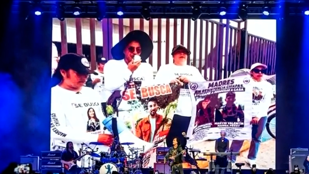 Saúl Hernández dedica canción a madres buscadoras en concierto en Chiapas