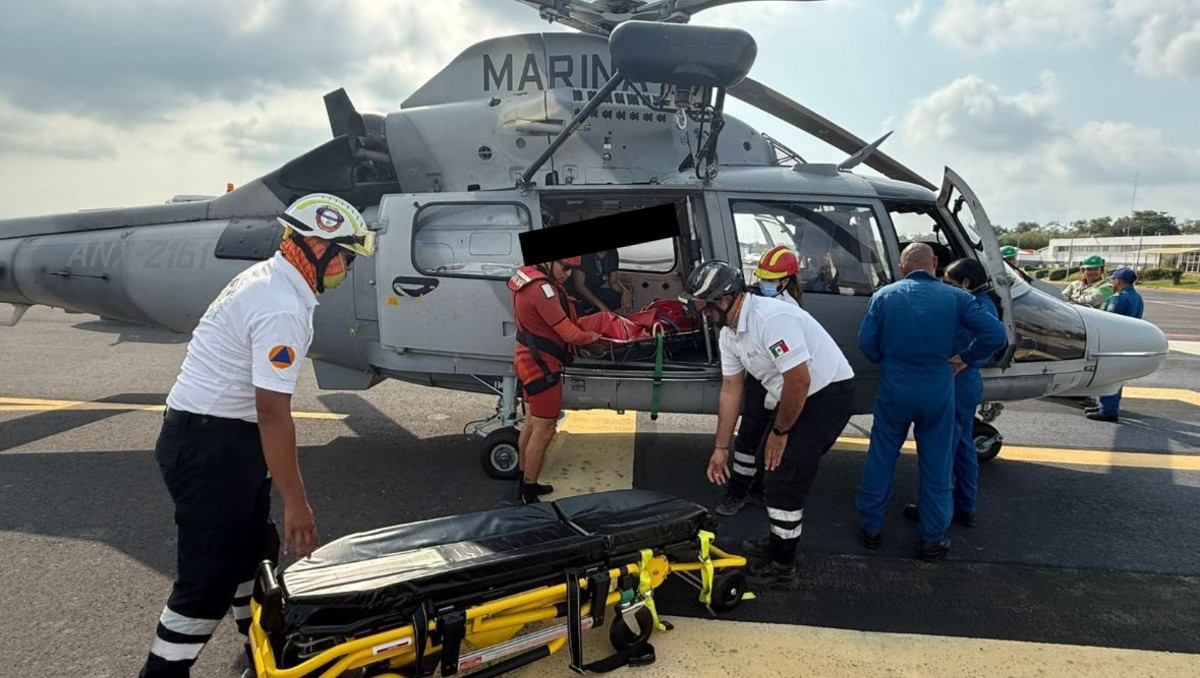 La Secretaría de Marina despegó un helicóptero para el rescate. | Foto: Especial