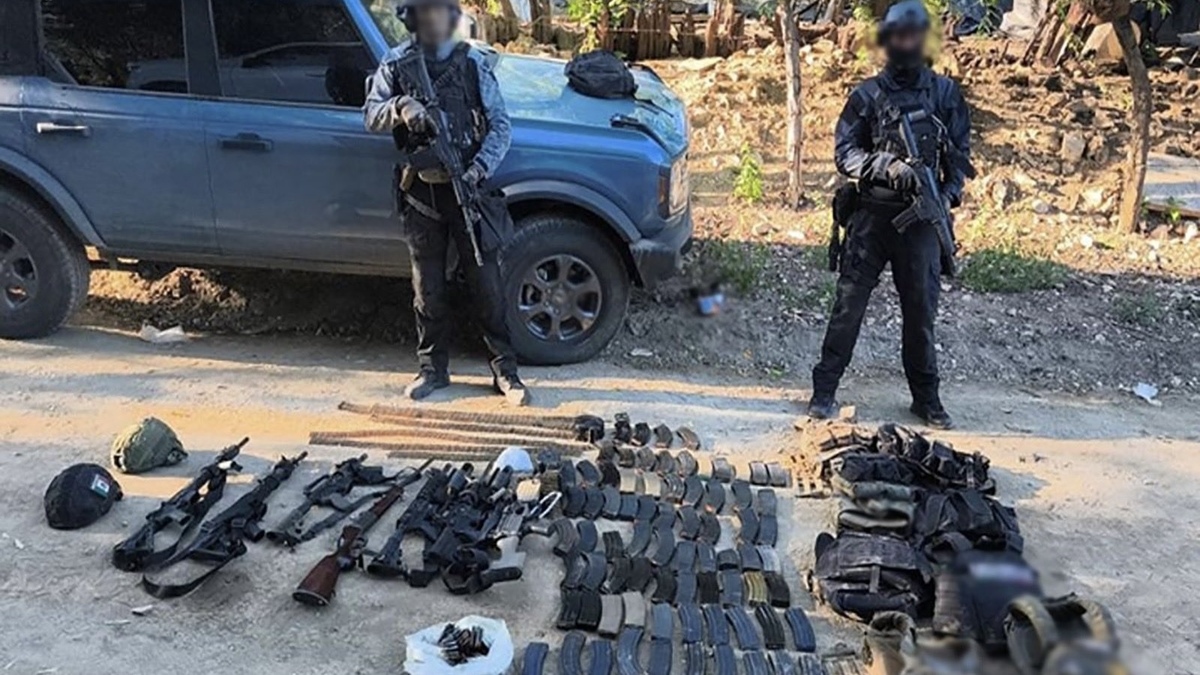 Las autoridades llevaron a cabo un decomiso de armas durante las operaciones en Sinaloa. (Especial)