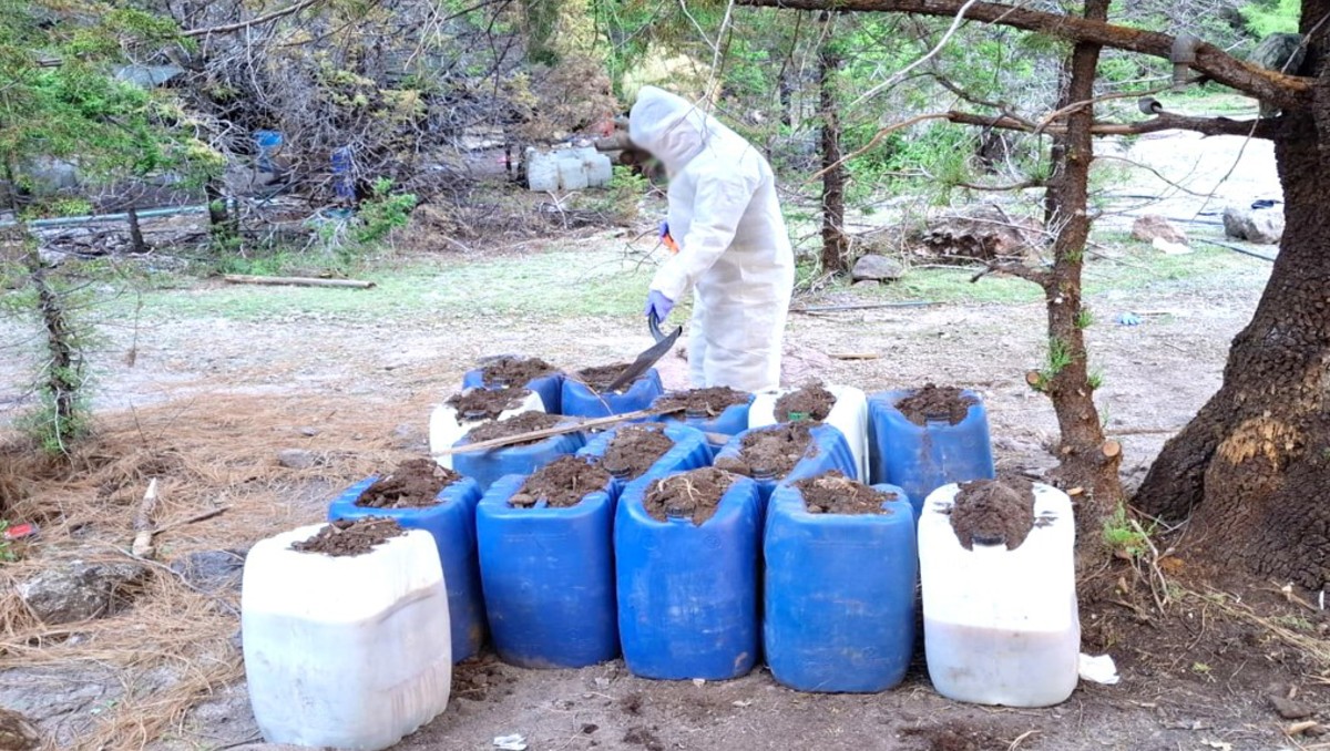 Decomisan en Sinaloa  más de 36 mil litros de sustancias para elaboración de metanfetaminas. | Foto: Especial