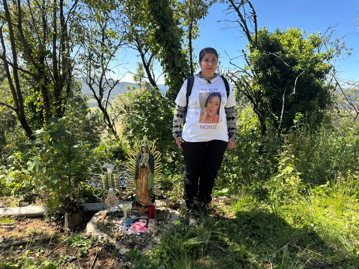Jacqueline Palmeros, madre buscadora, utiliza una camiseta con la foto de su hija, Jael Monserrat Palmeros. | Especial